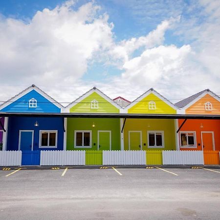 Auranad Tinyhouse Bandar Tanah Merah Wifi Netflix ภายนอก รูปภาพ