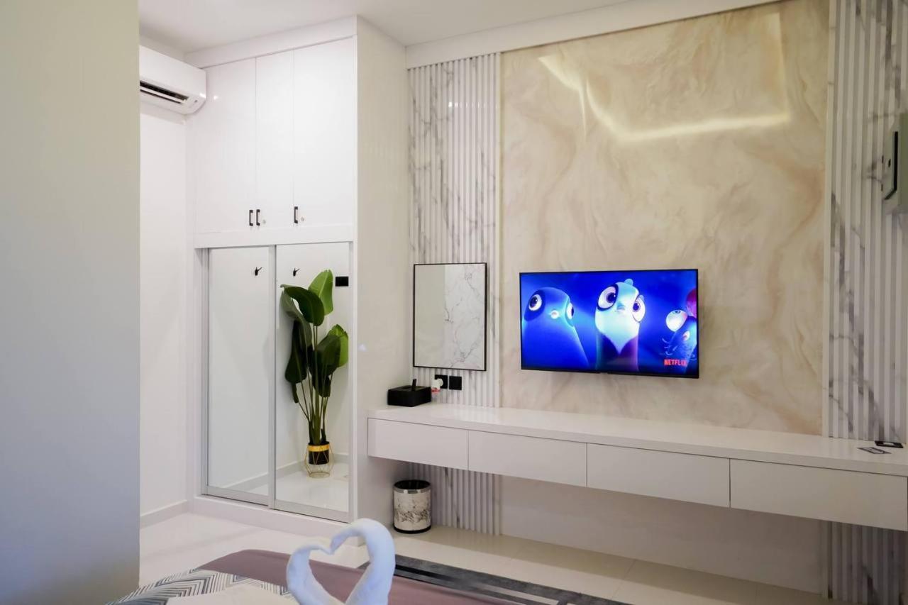 Auranad Tinyhouse Bandar Tanah Merah Wifi Netflix ภายนอก รูปภาพ