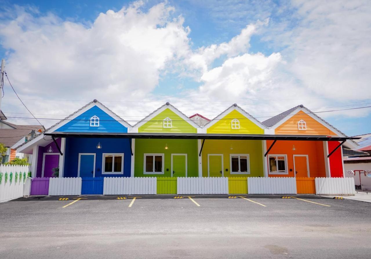 Auranad Tinyhouse Bandar Tanah Merah Wifi Netflix ภายนอก รูปภาพ