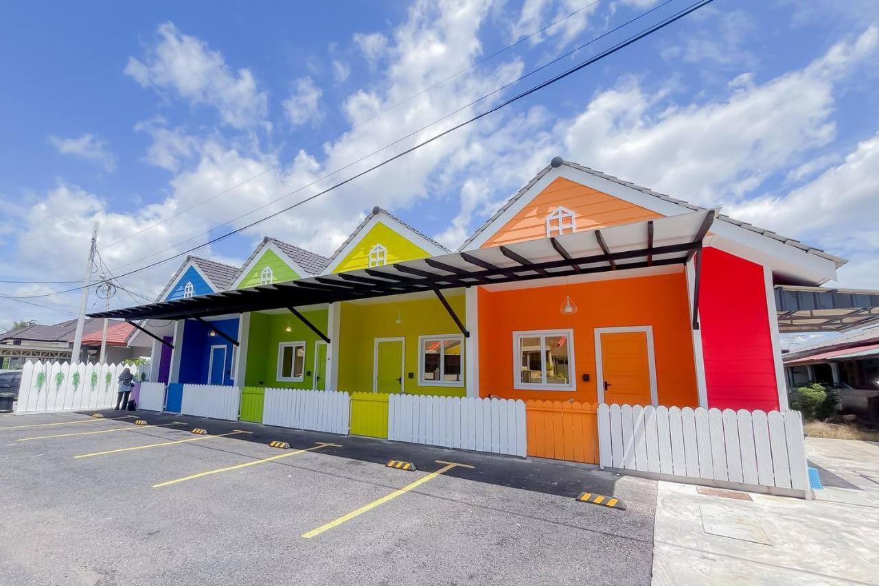 Auranad Tinyhouse Bandar Tanah Merah Wifi Netflix ภายนอก รูปภาพ