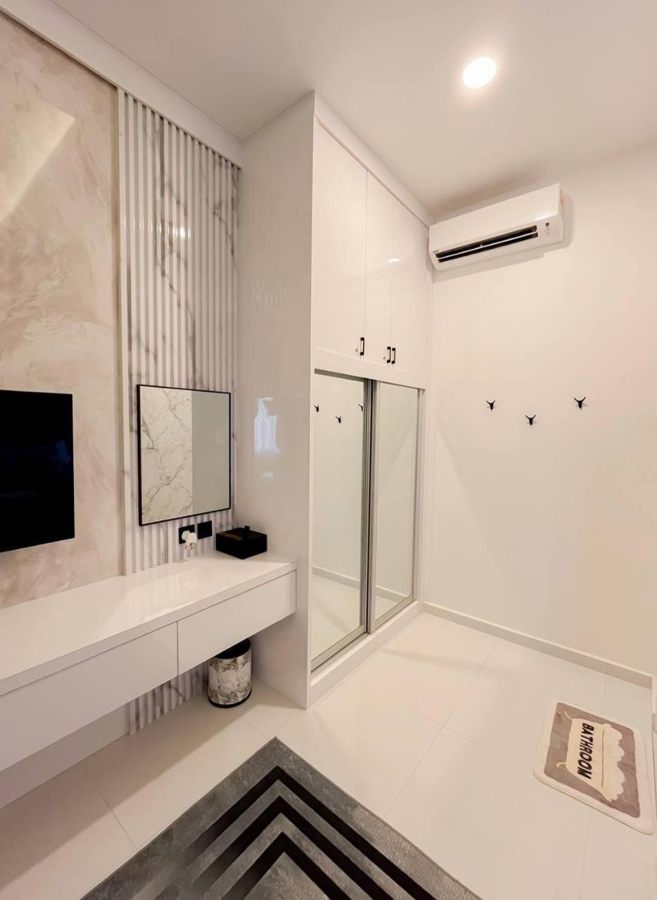Auranad Tinyhouse Bandar Tanah Merah Wifi Netflix ภายนอก รูปภาพ