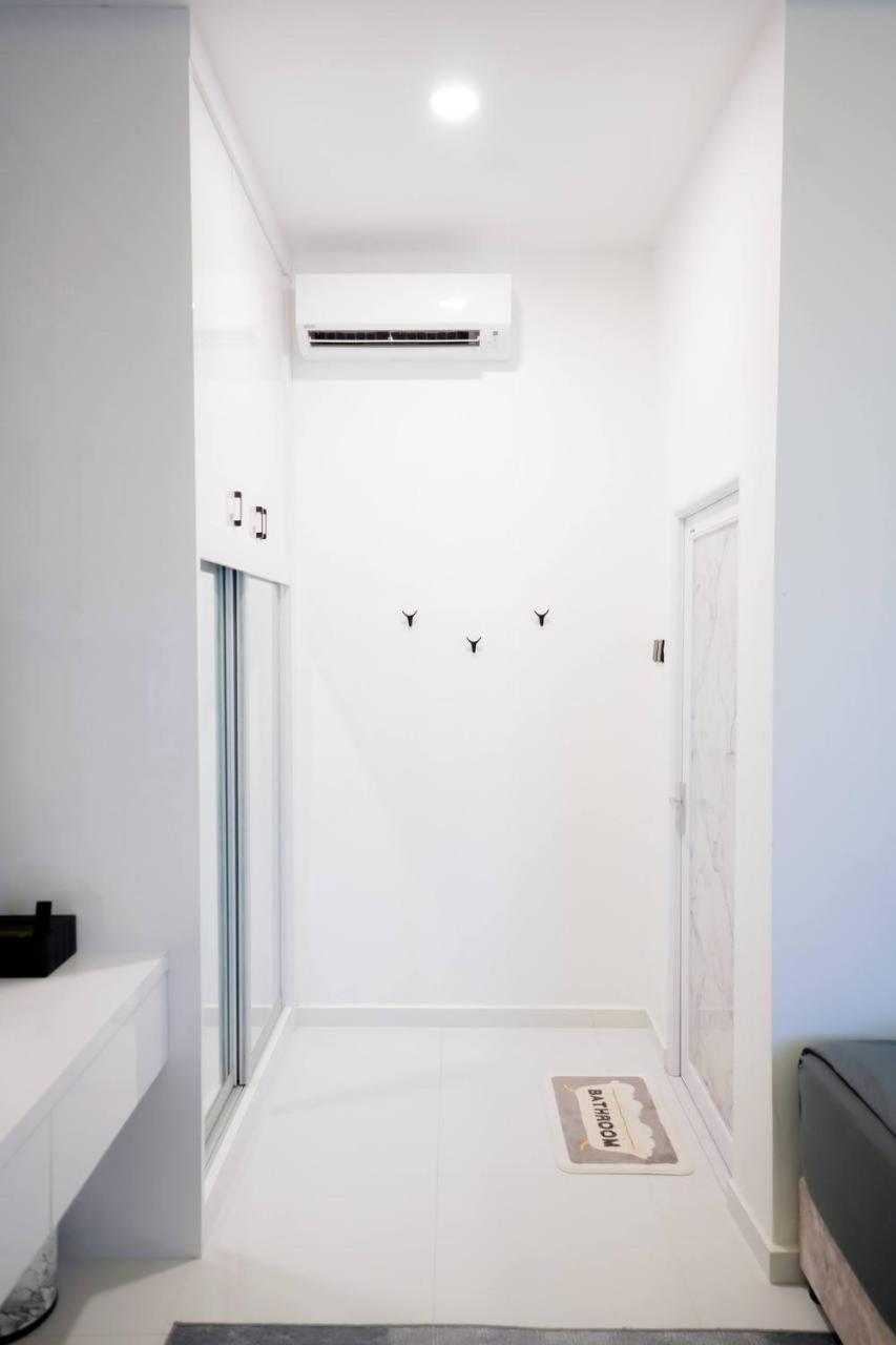 Auranad Tinyhouse Bandar Tanah Merah Wifi Netflix ภายนอก รูปภาพ