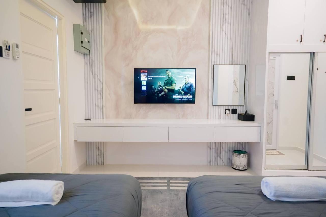 Auranad Tinyhouse Bandar Tanah Merah Wifi Netflix ภายนอก รูปภาพ