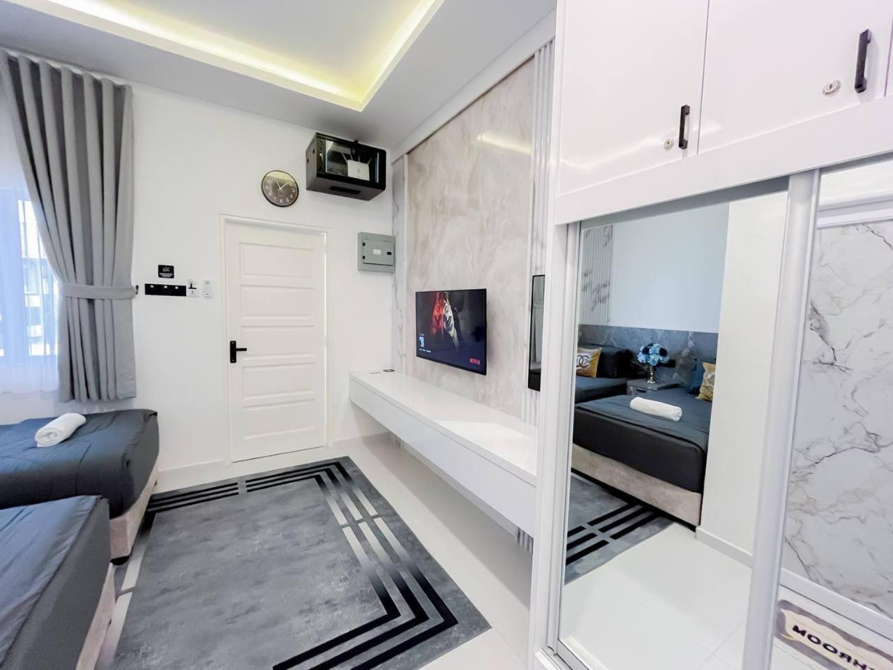 Auranad Tinyhouse Bandar Tanah Merah Wifi Netflix ภายนอก รูปภาพ