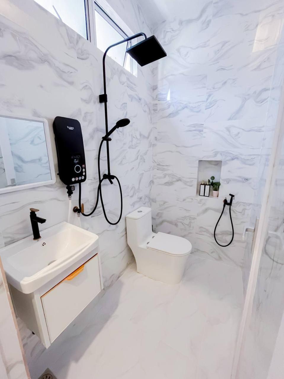 Auranad Tinyhouse Bandar Tanah Merah Wifi Netflix ภายนอก รูปภาพ